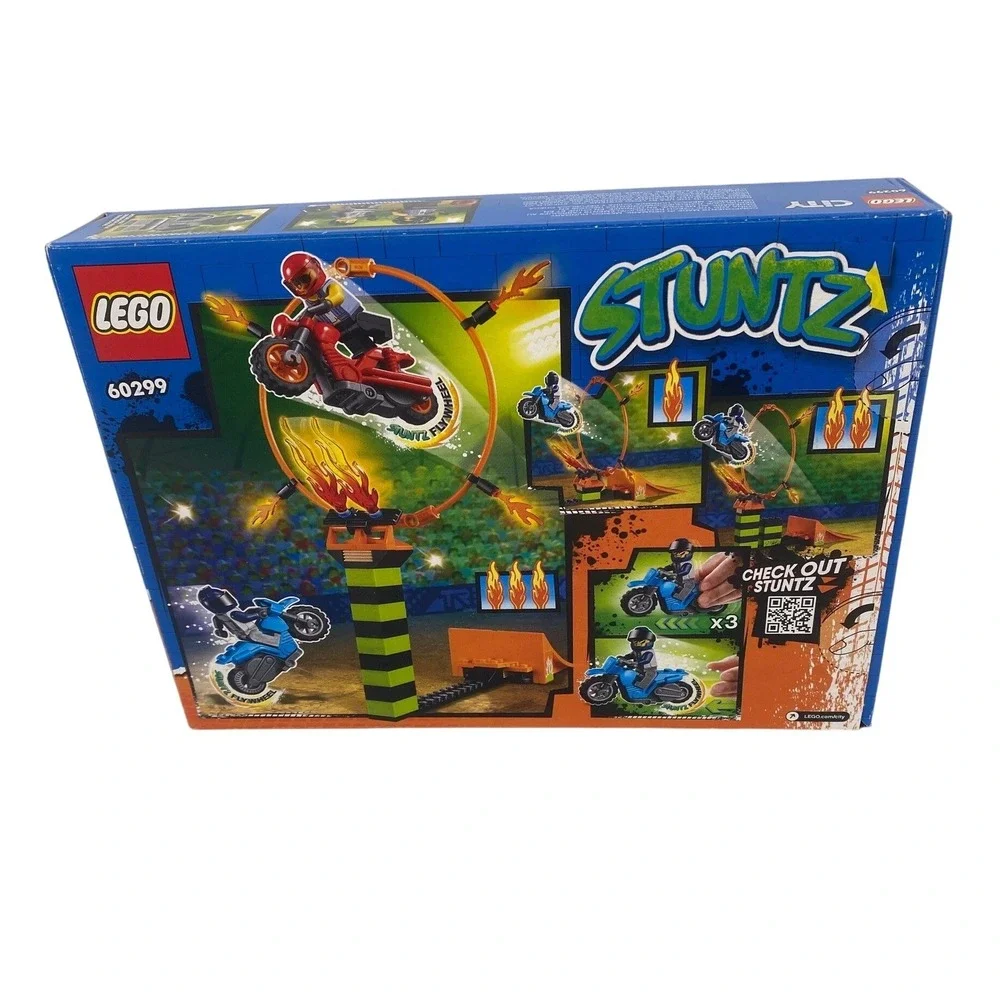 LEGO City Stunt Competition 60299 Kids Set Blue Red New Sealed Box Damage 73 Pcs